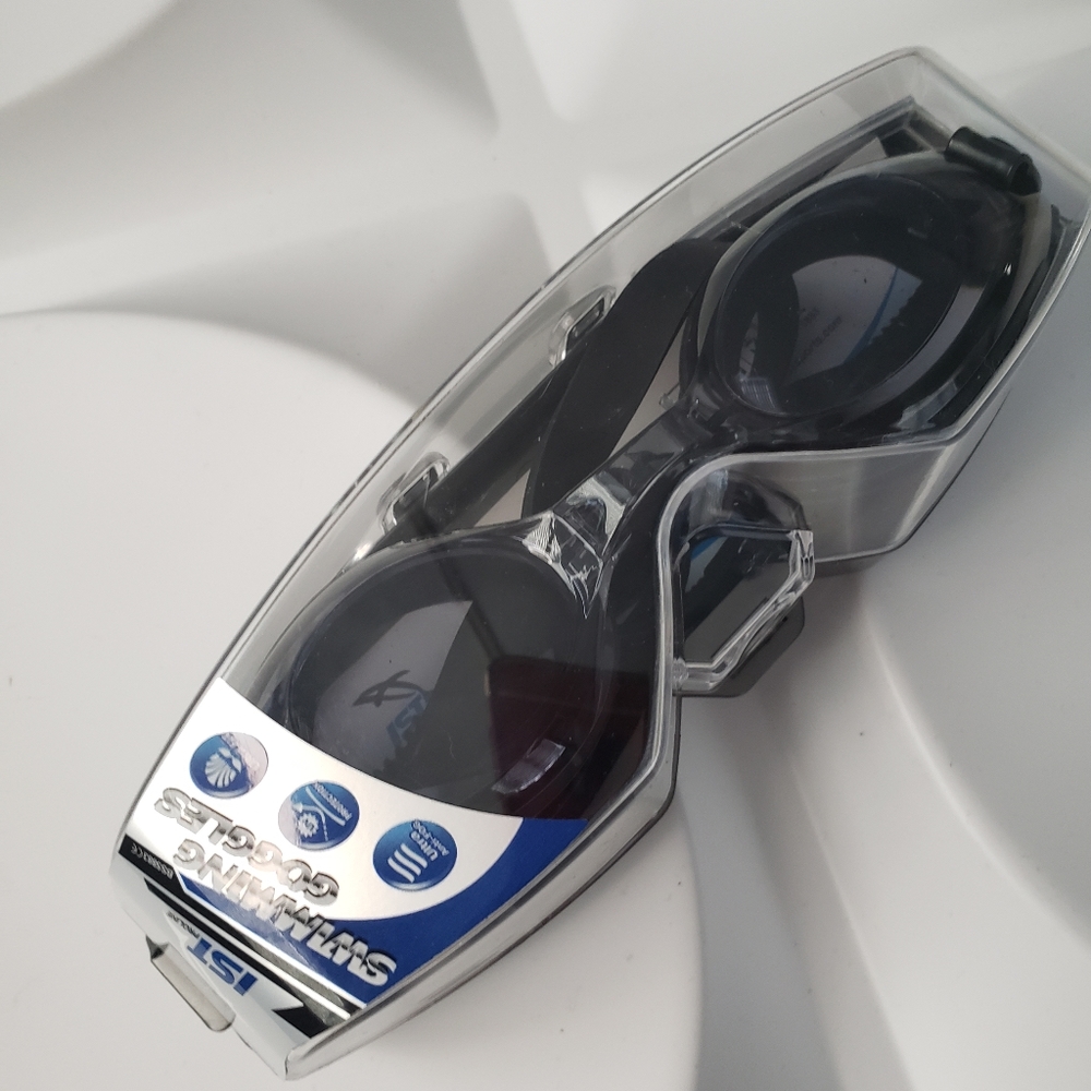 Prescription swimming goggles